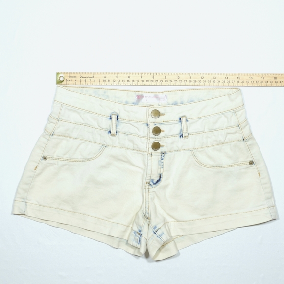 Sexy Denim womens Shorts size 9 No Boundaries jeans 3 button's - Picture 6 of 8